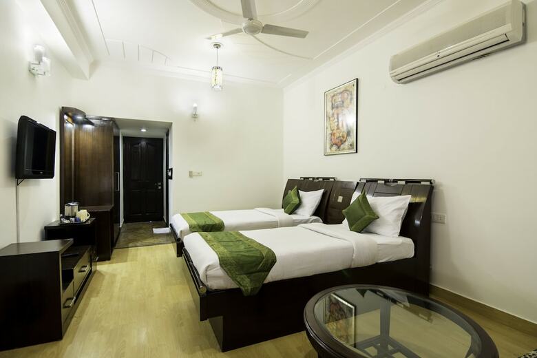 Hotel Treebo Four Sight Sector - 14 Gurgaon
