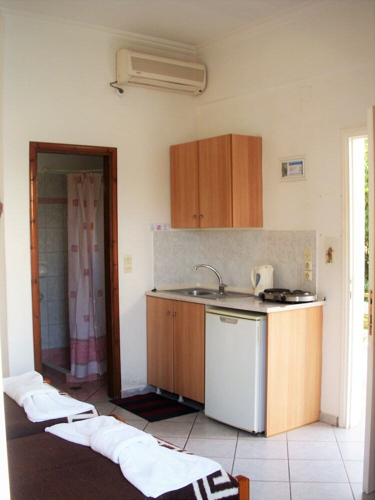Apartamentos Likourgos Beach