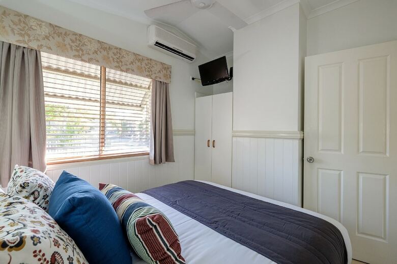 Cabana Barney Beach Accommodation