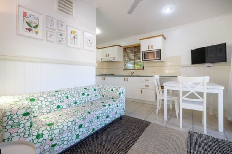 Cabana Barney Beach Accommodation