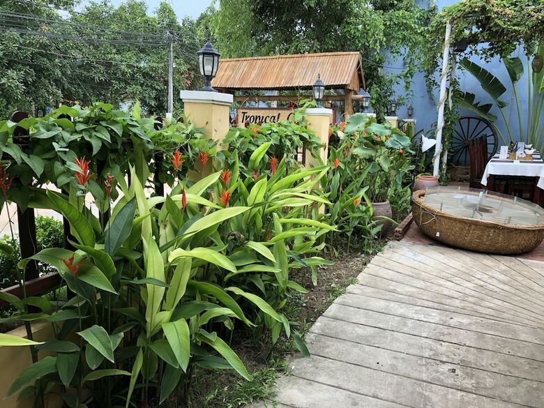 Bed & Breakfast Tropical Garden Homestay