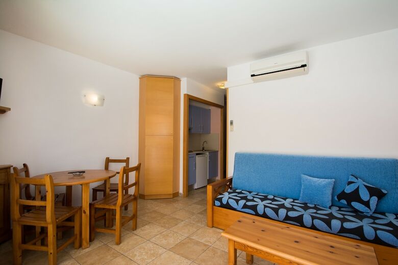 Apartaments Galdana Gardens