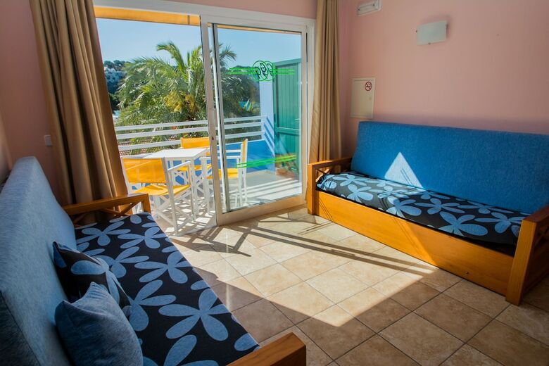 Apartaments Galdana Gardens