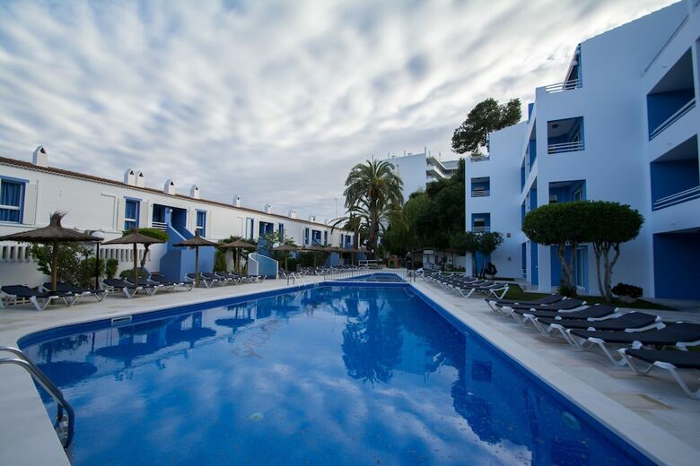 Apartaments Galdana Gardens