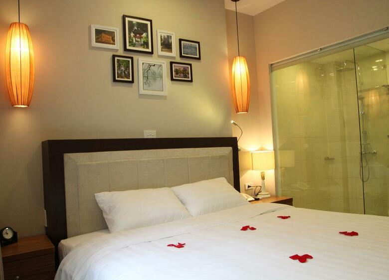 Golden Moon Suite Hotel