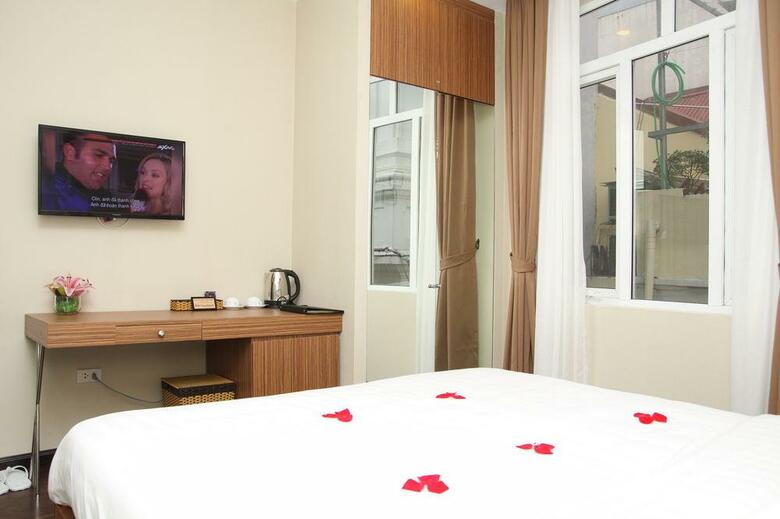 Golden Moon Suite Hotel