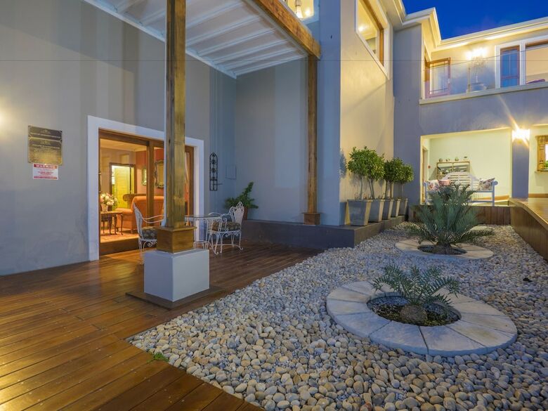 Madison Manor Boutique Hotel