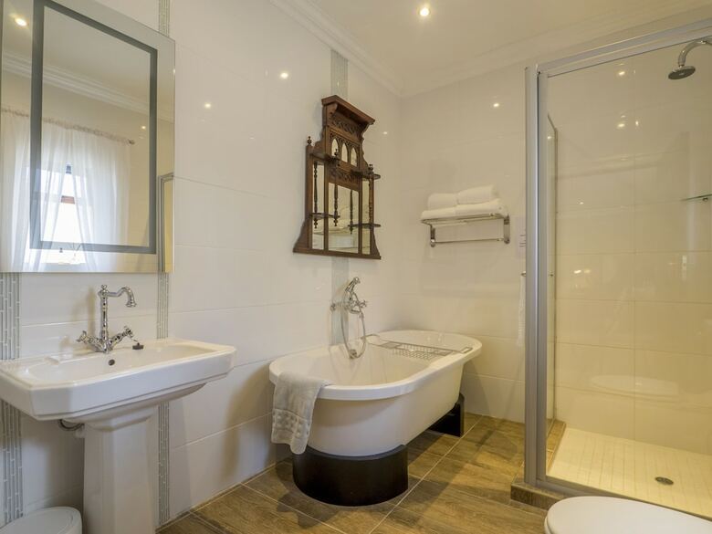 Madison Manor Boutique Hotel