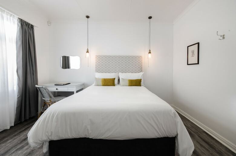 Hotel Whispering Oaks