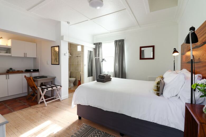 Hotel Whispering Oaks