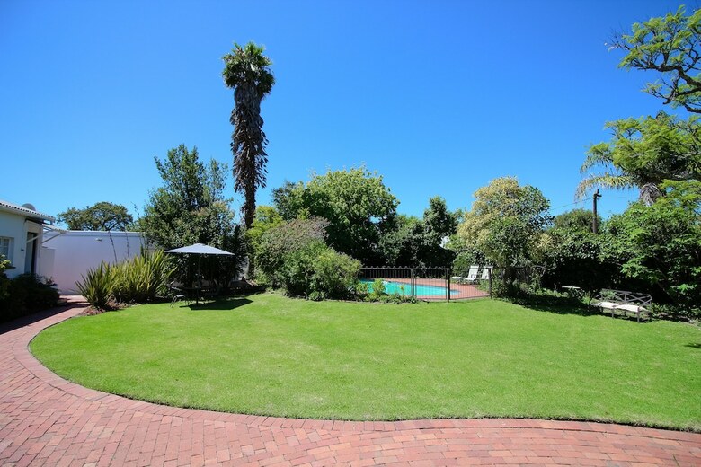 Hotel Whispering Oaks