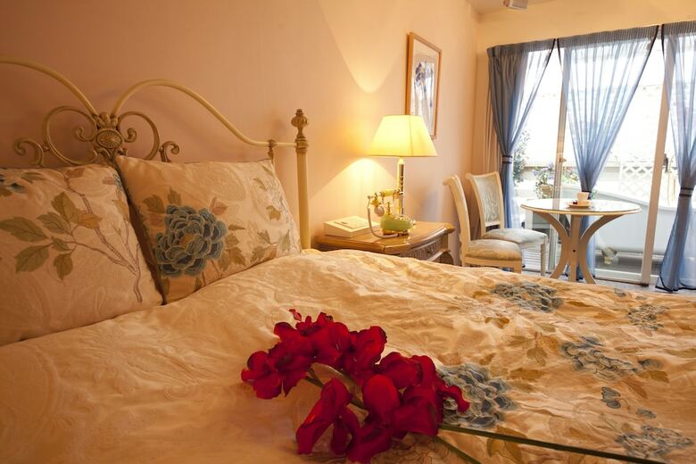 V Hotel -adults Only