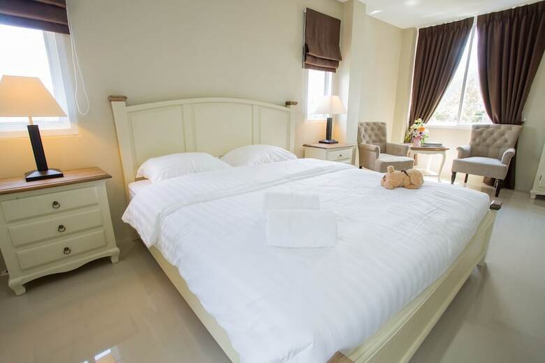 Hotel De Ville Nakhon