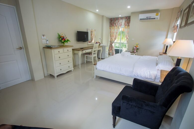 Hotel De Ville Nakhon