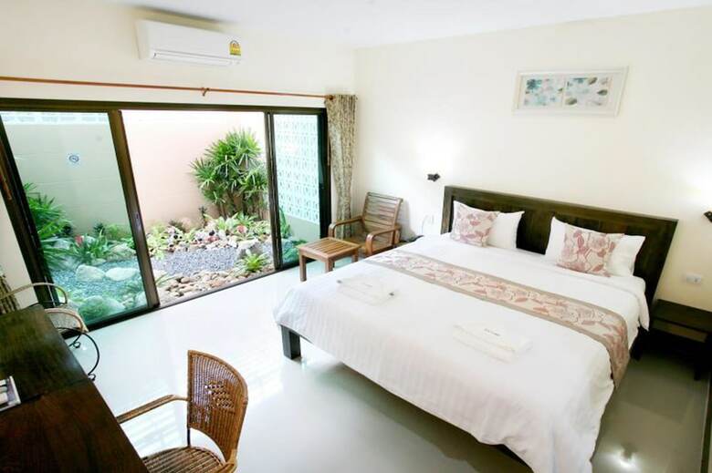 Baan Na Khon Hotel