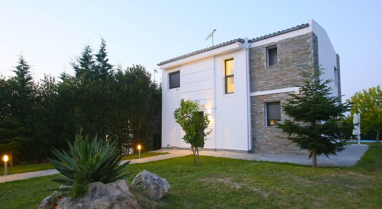 Sunny Sani Luxury Villas