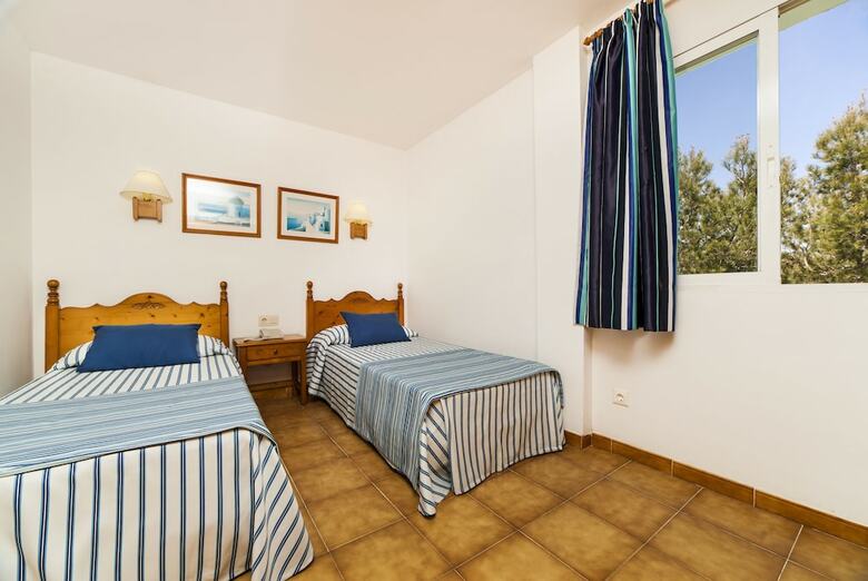 Apartamentos Globales Cala Vi�as