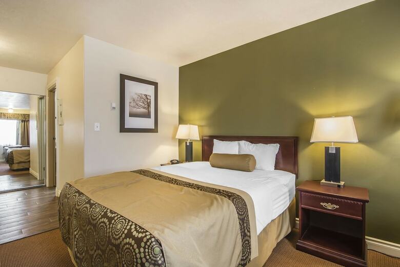 Posada Econo Lodge Inn & Suites