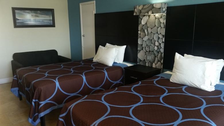 Driftwood Beach Motel