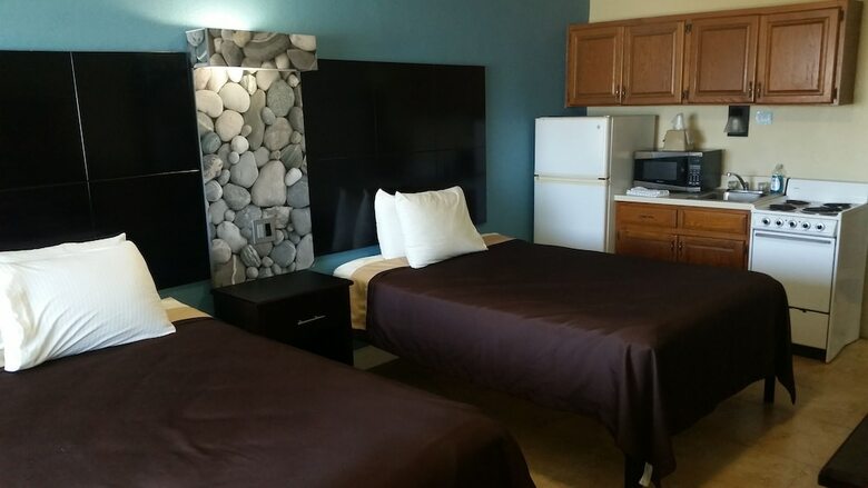 Driftwood Beach Motel