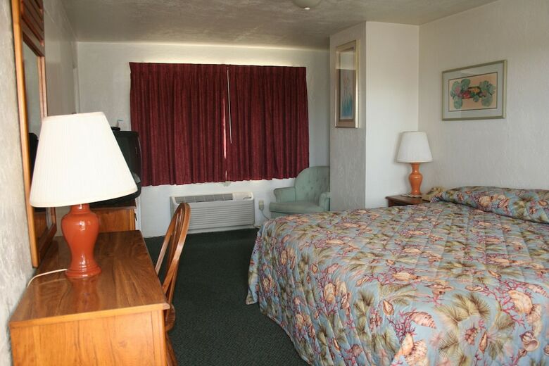 Driftwood Beach Motel