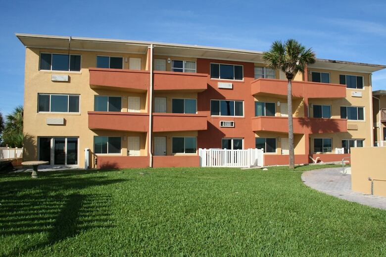 Driftwood Beach Motel