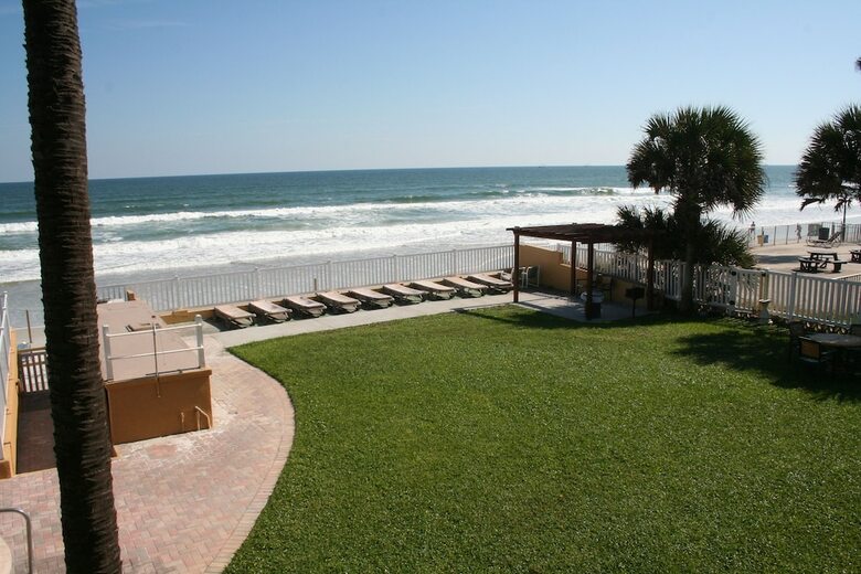 Driftwood Beach Motel
