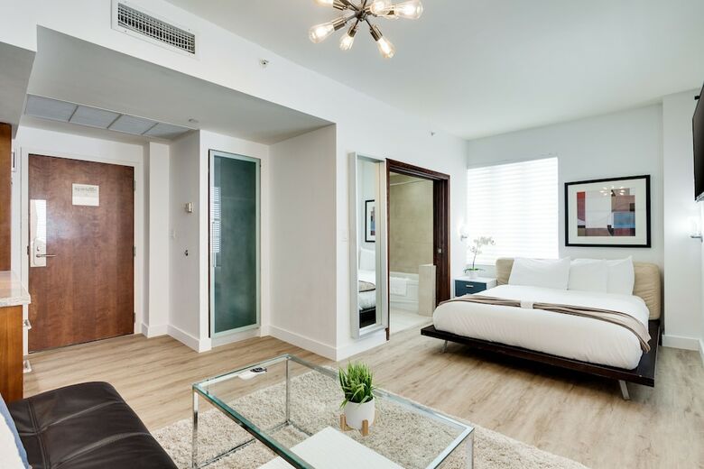 Hotel Congress Suites At The Strand