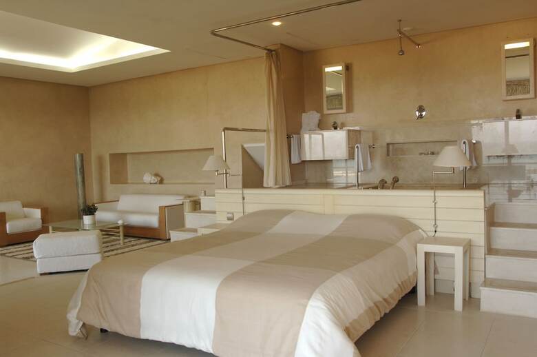 Hotel Des Arts Resort & Spa