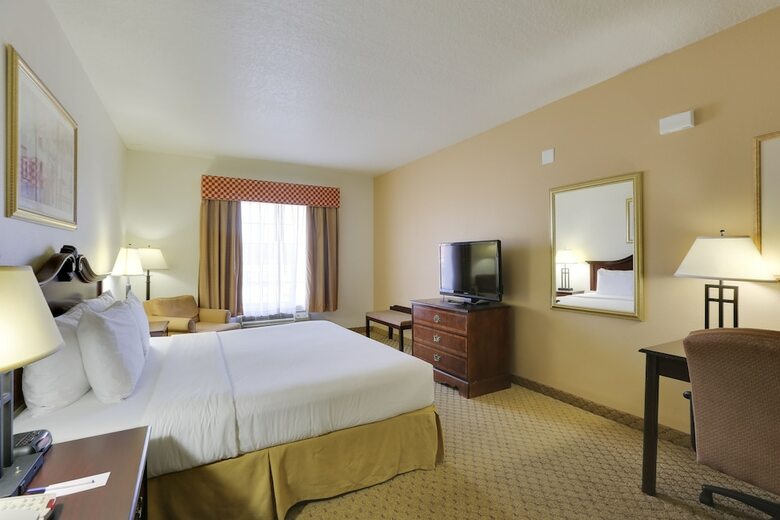 Tampa Stadium Hotel