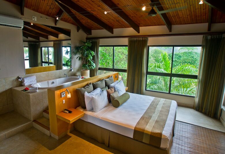 Coco De Mer Hotel And Black Parrot Suites