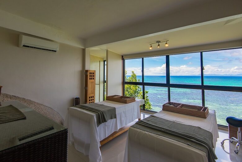 Coco De Mer Hotel And Black Parrot Suites