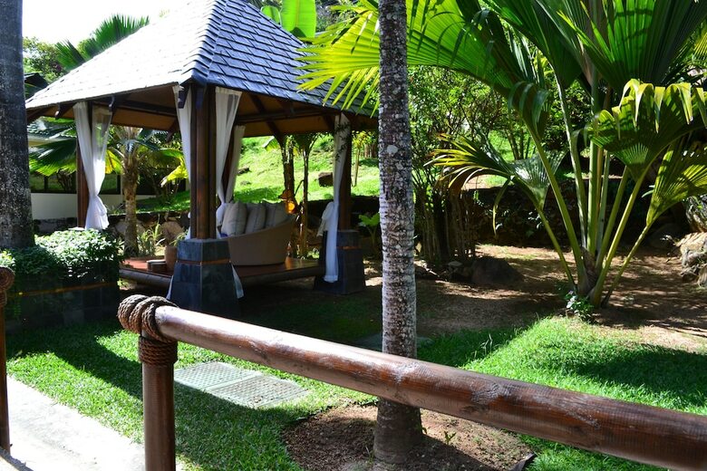 Coco De Mer Hotel And Black Parrot Suites