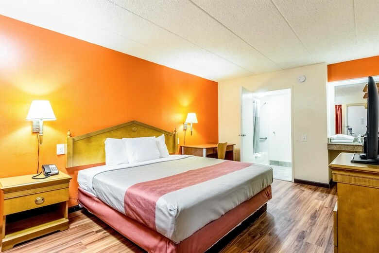 Motel 6 Grove City