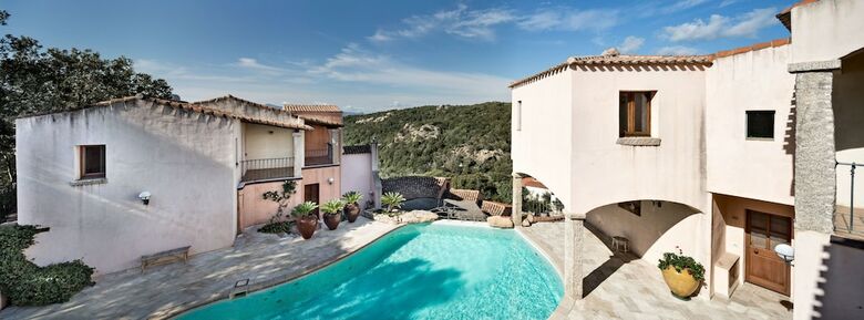 Arathena Hotel