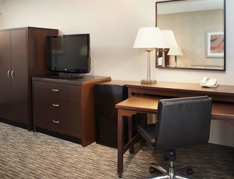 Hotel Doubletree By Hilton Detroit - Dearborn