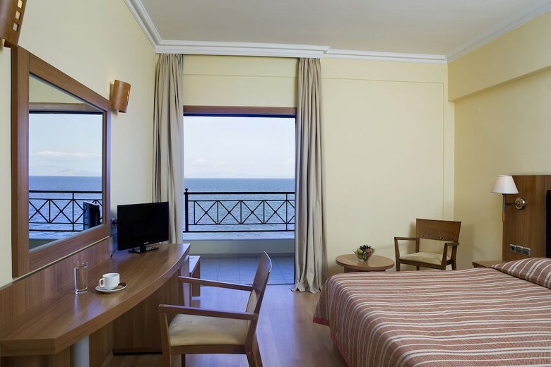 Hotel Ramada By Wyndham Attica Riviera