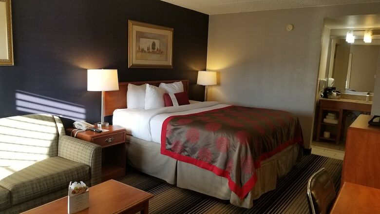 Hotel Ramada By Wyndham Pueblo