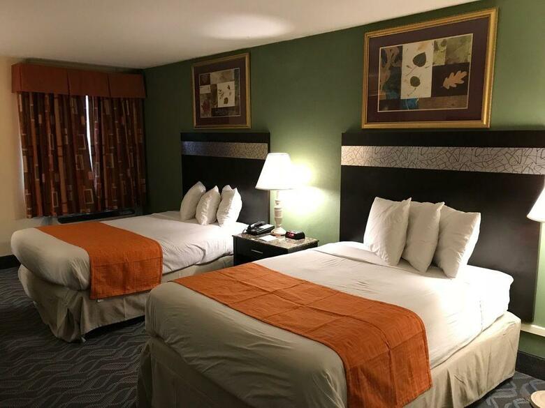 Howard Johnson Hotel By Wyndham Newark Airport
