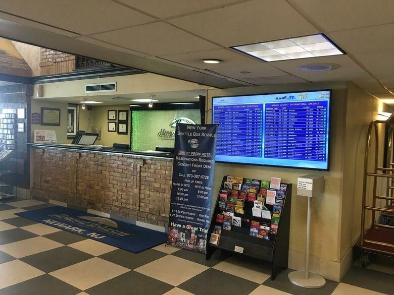 Howard Johnson Hotel By Wyndham Newark Airport