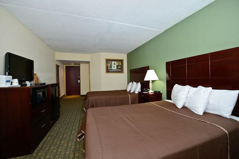 Howard Johnson Hotel By Wyndham Newark Airport