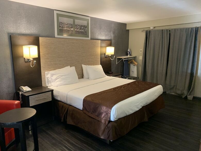 Hotel Ramada By Wyndham Rockville Centre