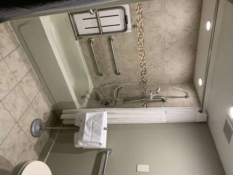 Hotel Ramada By Wyndham Rockville Centre
