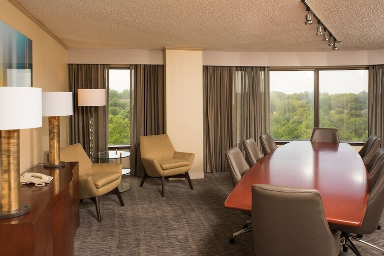 Hotel Doubletree By Hilton Tulsa - Warren Place
