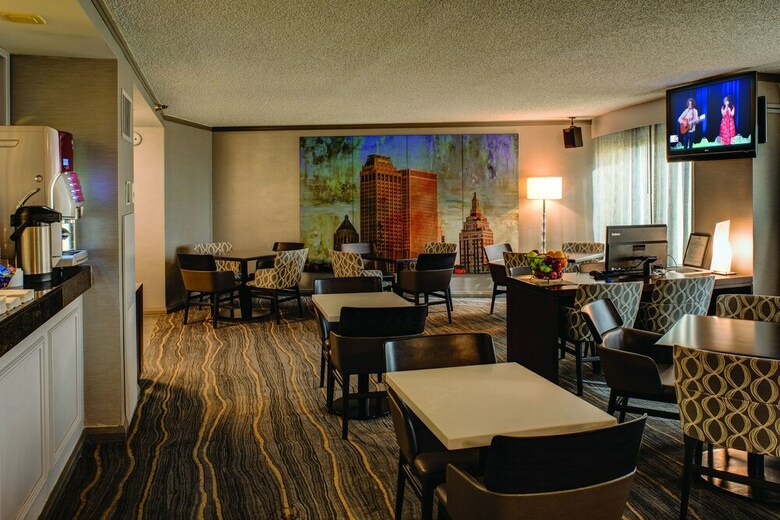 Hotel Doubletree By Hilton Tulsa - Warren Place