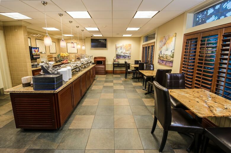 Hotel West Inn & Suites