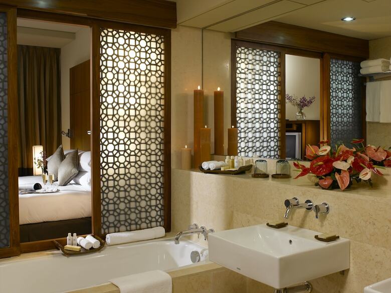 Hotel Radisson Blu Dhaka Water Garden