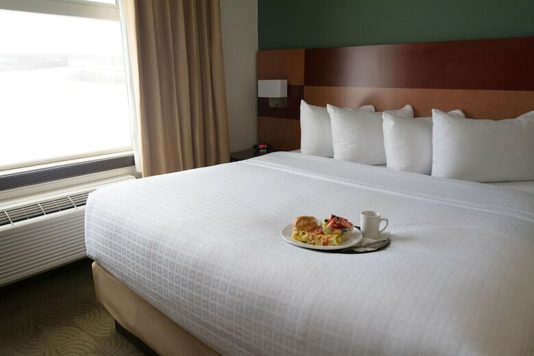 Hotel Chateau Nova Peace River