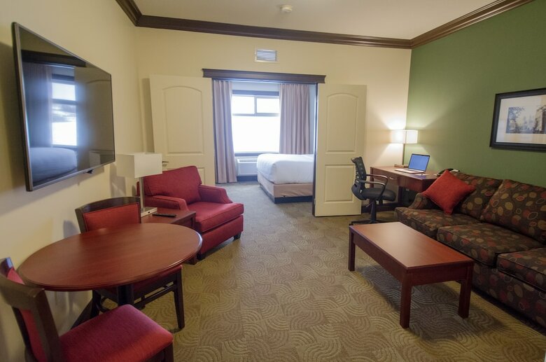 Hotel Chateau Nova Peace River