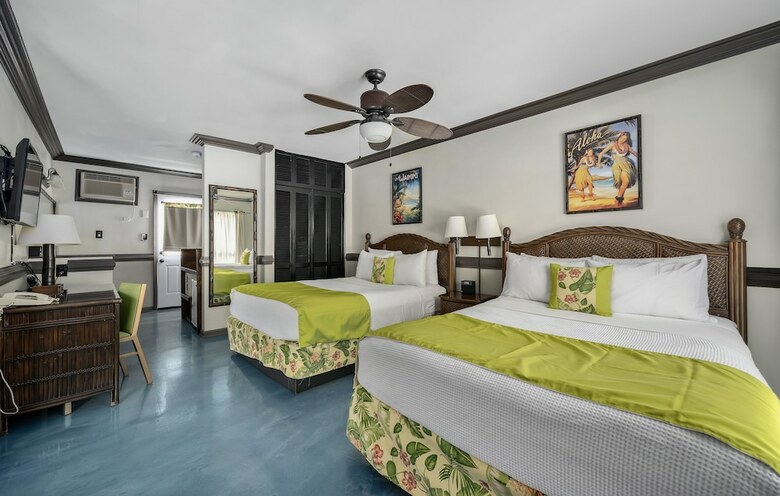 Caliente Tropics Hotel